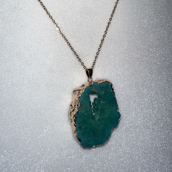 Raw Green Amethyst Crystal Quartz Druzy Pendant Gold tone plated Necklace - Picture 9 of 11